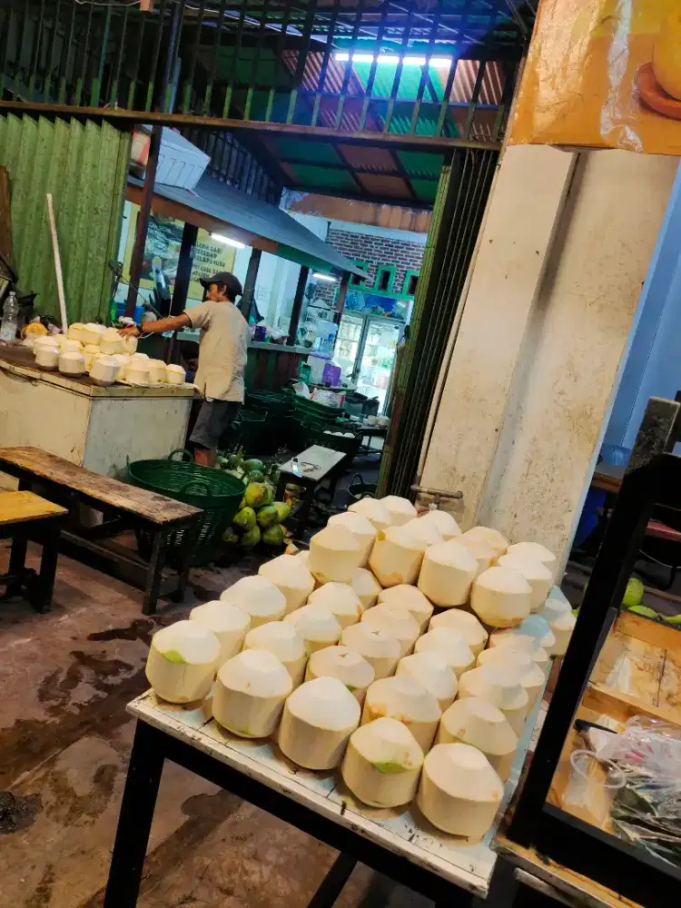 SUPPLY KELAPA MUDA KUPAS DIAMOND Untuk HORECA, Restoran, Padel, Kantor