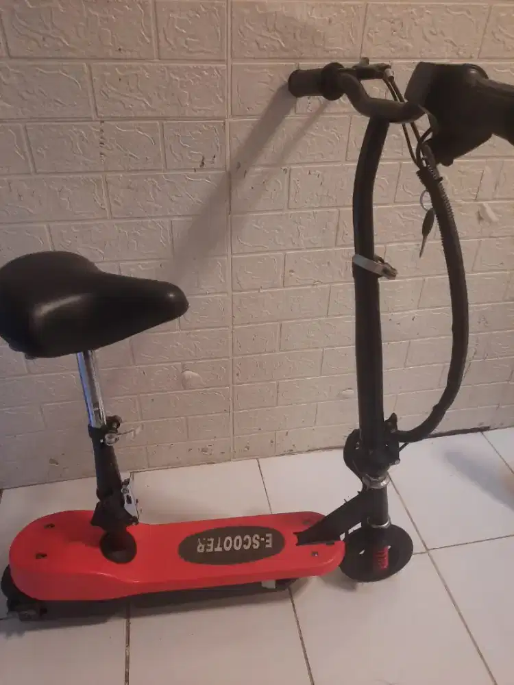 Sekuter listrik /scooter electric