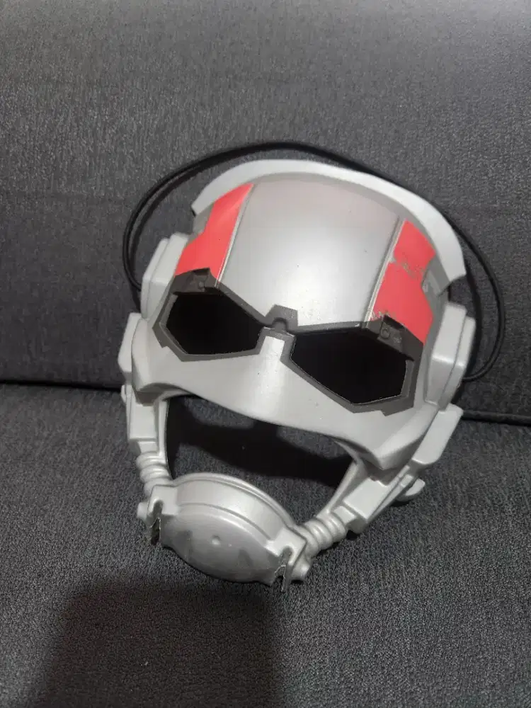 Topeng antmant anak anak