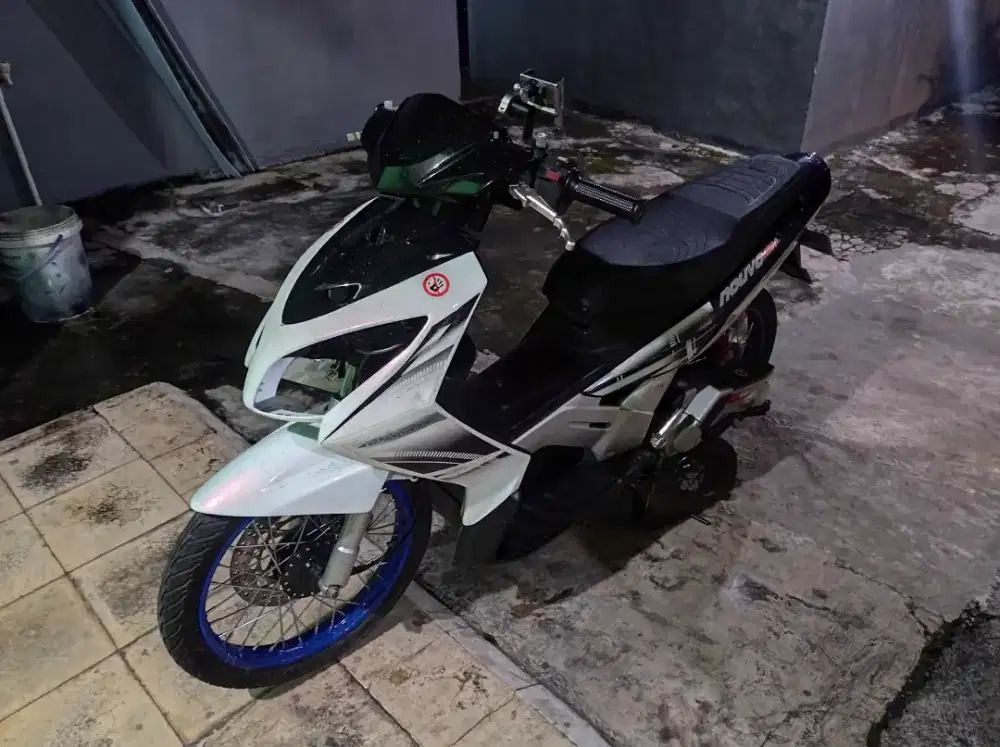 Nouvo 2004 B DKI SELATAN REFLEKTOR DEPAN SUDAH TIDAK ADA