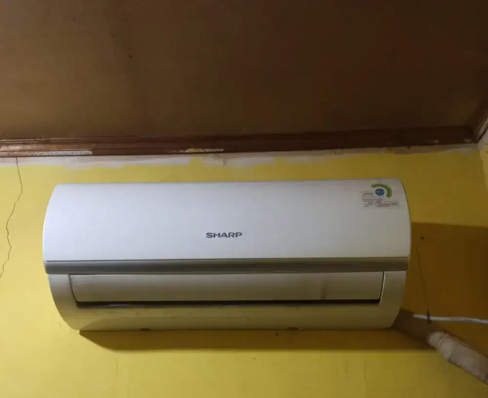 LIKE NEW AC SHARP 1/2 PK