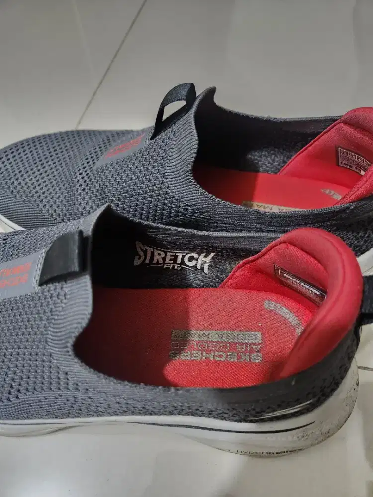 Sepatu skechers uk41