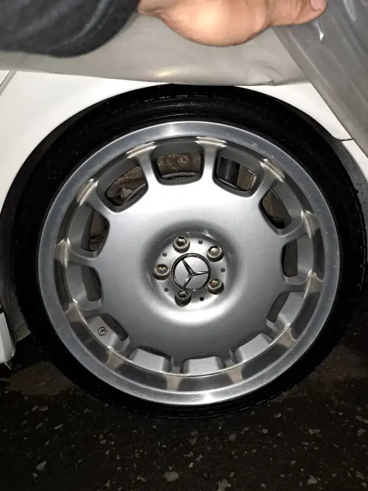 Ban Accelera PHI-R 235/35 R19 ( 2018 )