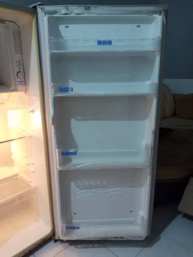Kulkas 1 Pintu kondisi Normal seadanya, bersih, Freezer bagus