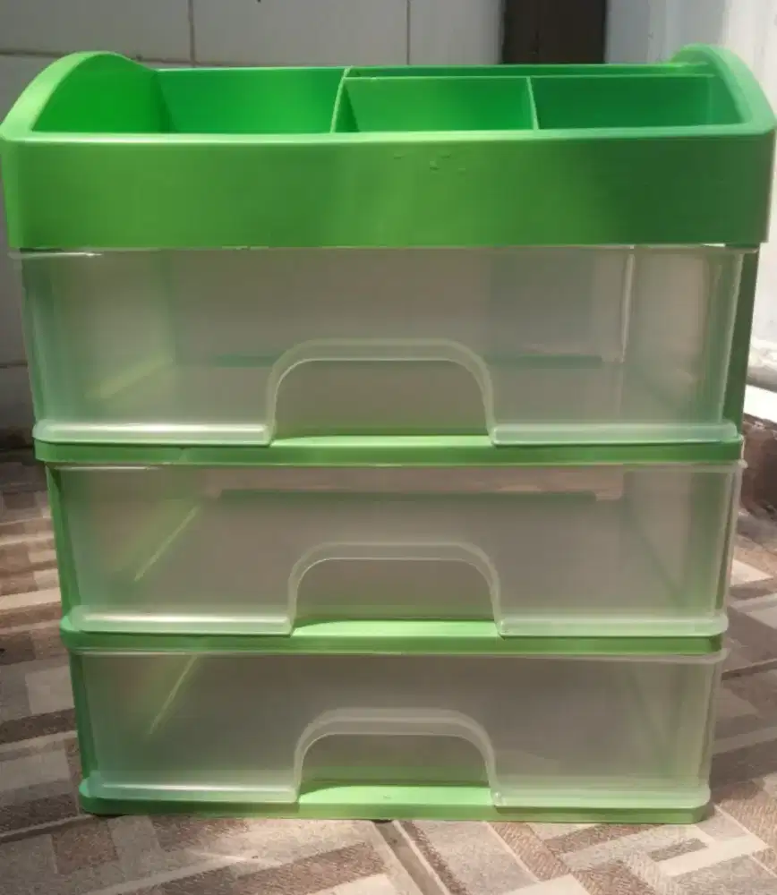 PRELOVED RAK KOSMETIK BAHAN PLASTIK