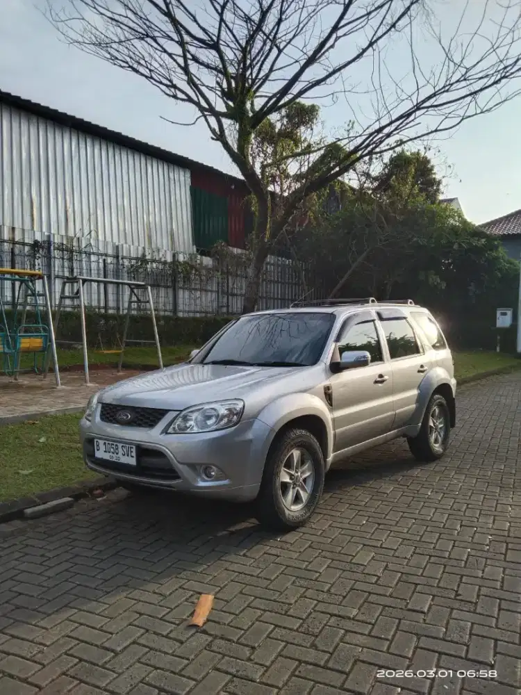 Escape  2.3 bensin automatic  sangat bagus dan sehat terawst