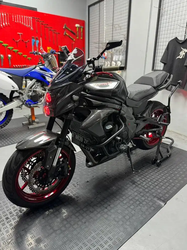 Kawasaki ER6N Full Mods