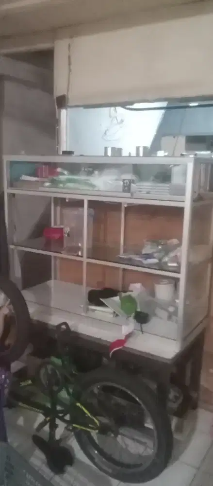 jual barang2 bekas se isi kontrkan. mau di borongkan.