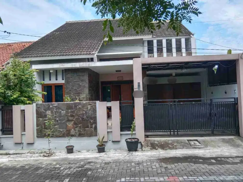 RUMAH CANTIK DI PERUM DOLOG TLOGOSARI WETAN PEDURUNGAN SEMARANG