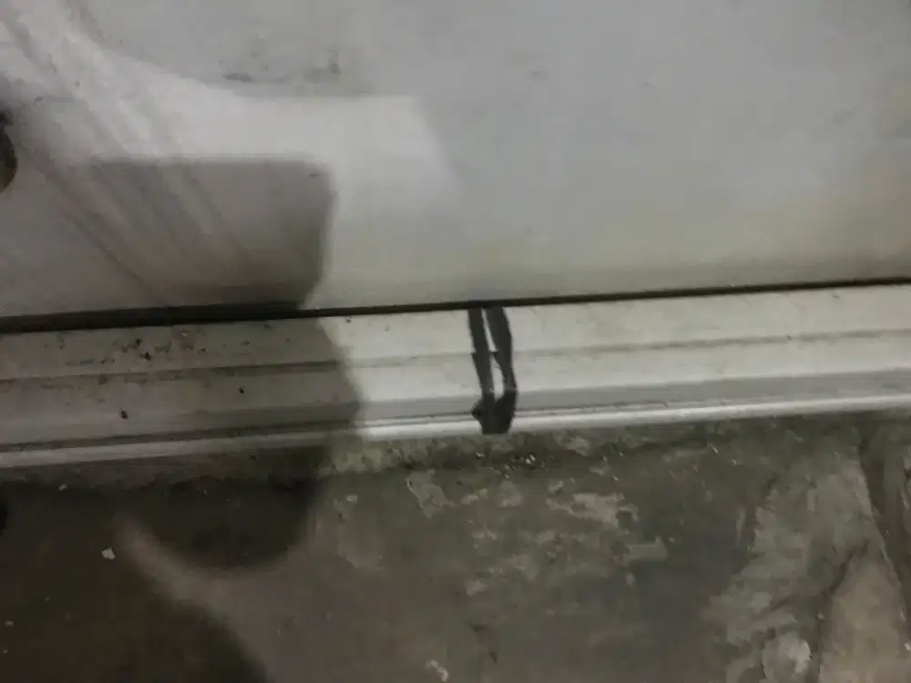 Tiang pintu kamar mandi