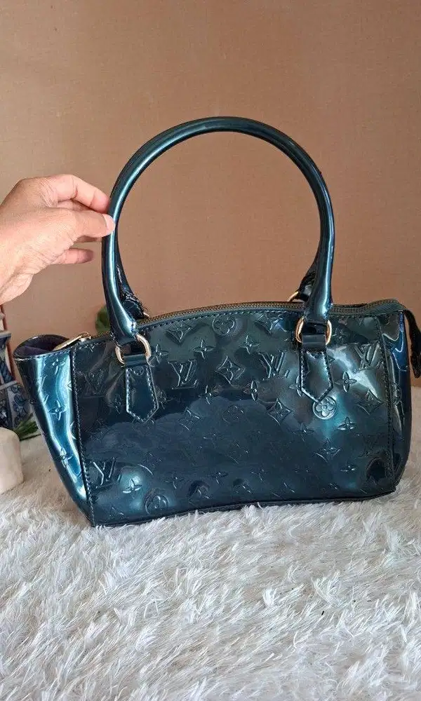 Tas Wanita Monogram hijau metalic monogram