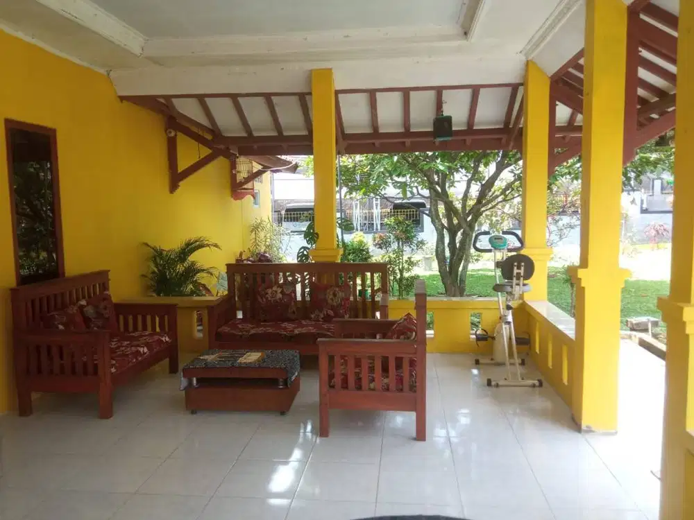 Rumah Luas, Nyaman dan Teduh