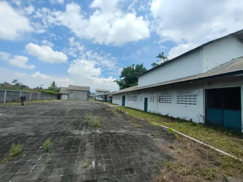 Di jual gudang luas 2566 meter