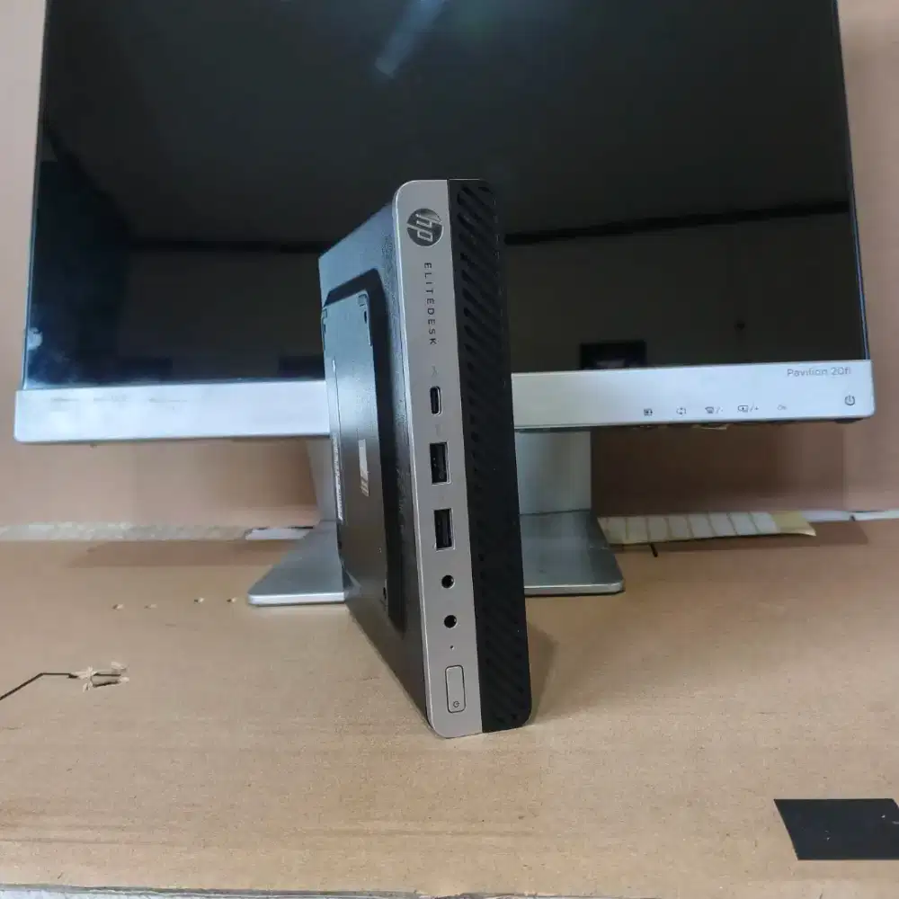 PC Mini i3 Gen7 RAM 4 HDD 500 Monitor Frameles LED