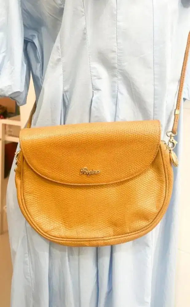 Tas selempang (brand ITALY)