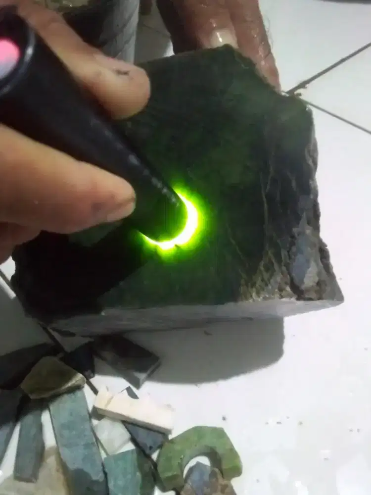 Bahan batu black jade