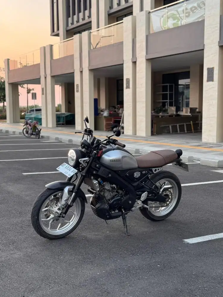 Yamaha XSR 155 Silver