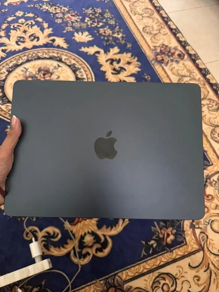 Dijual Macbook Air M2 8/256 Midnight