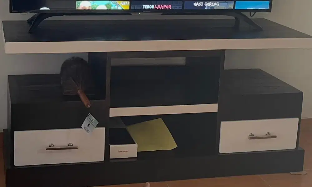 Meja tv bahan kayu