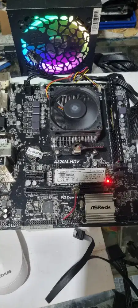 CPU Amd Ryzen 3 2200G Radeon vega 8 ram 8gb ddr4 ssd m2 256gb