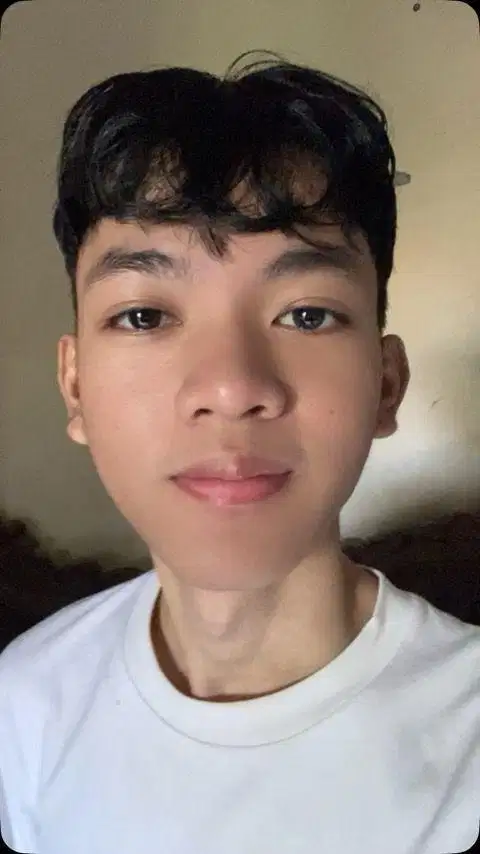 Adam, 20 tahun, waiter