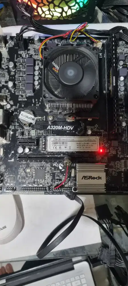 CPU Amd Ryzen 3 3200G Radeon vega 8 ram 8gb ddr4 ssd m2 256gb