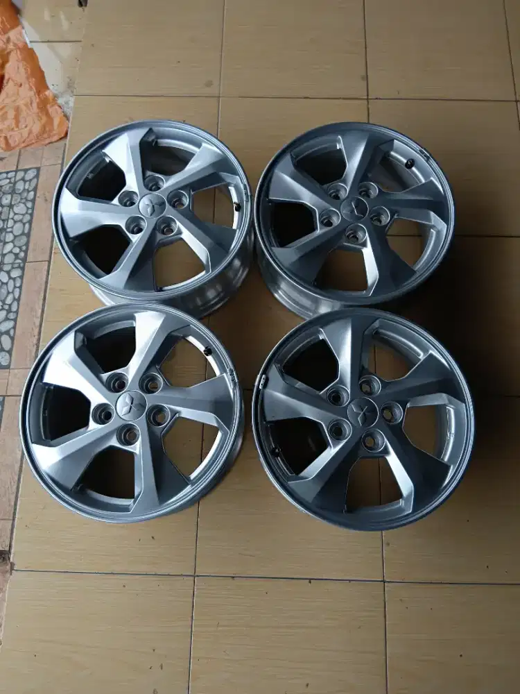 Velg Mobil OEM Mitsubishi Xpander Exceed baru blm pernah pakai copotan