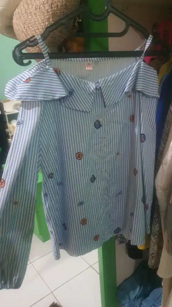 Blouse sabrina wanita biru