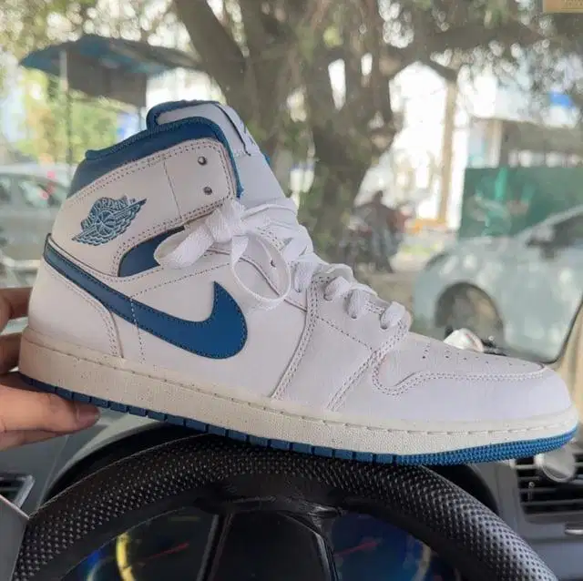 Air Jordan 1 Mid SE Industrial Blue