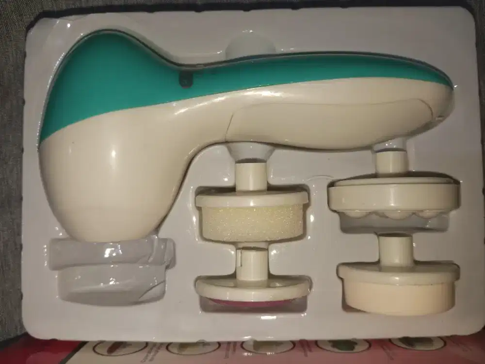 4 in 1 Alat pijat perawatan kecantikan