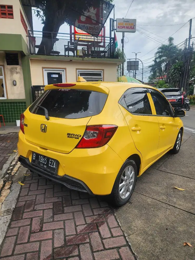 Honda Brio E at th metik tahun  2021 kuning nopol ganjil