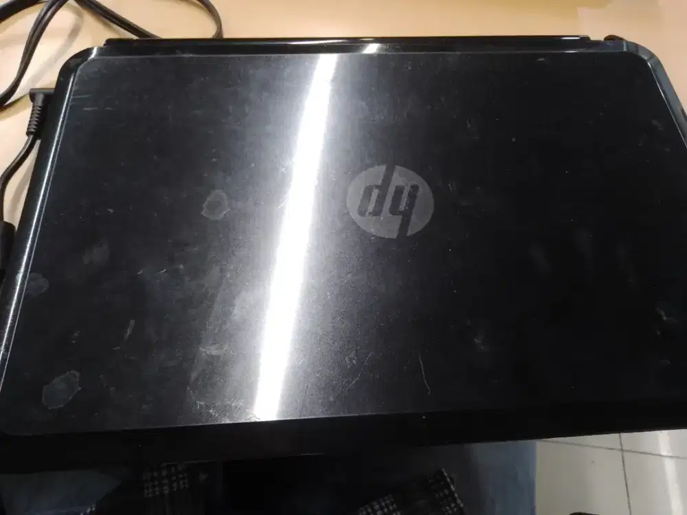 Laptop HP hitam bekas