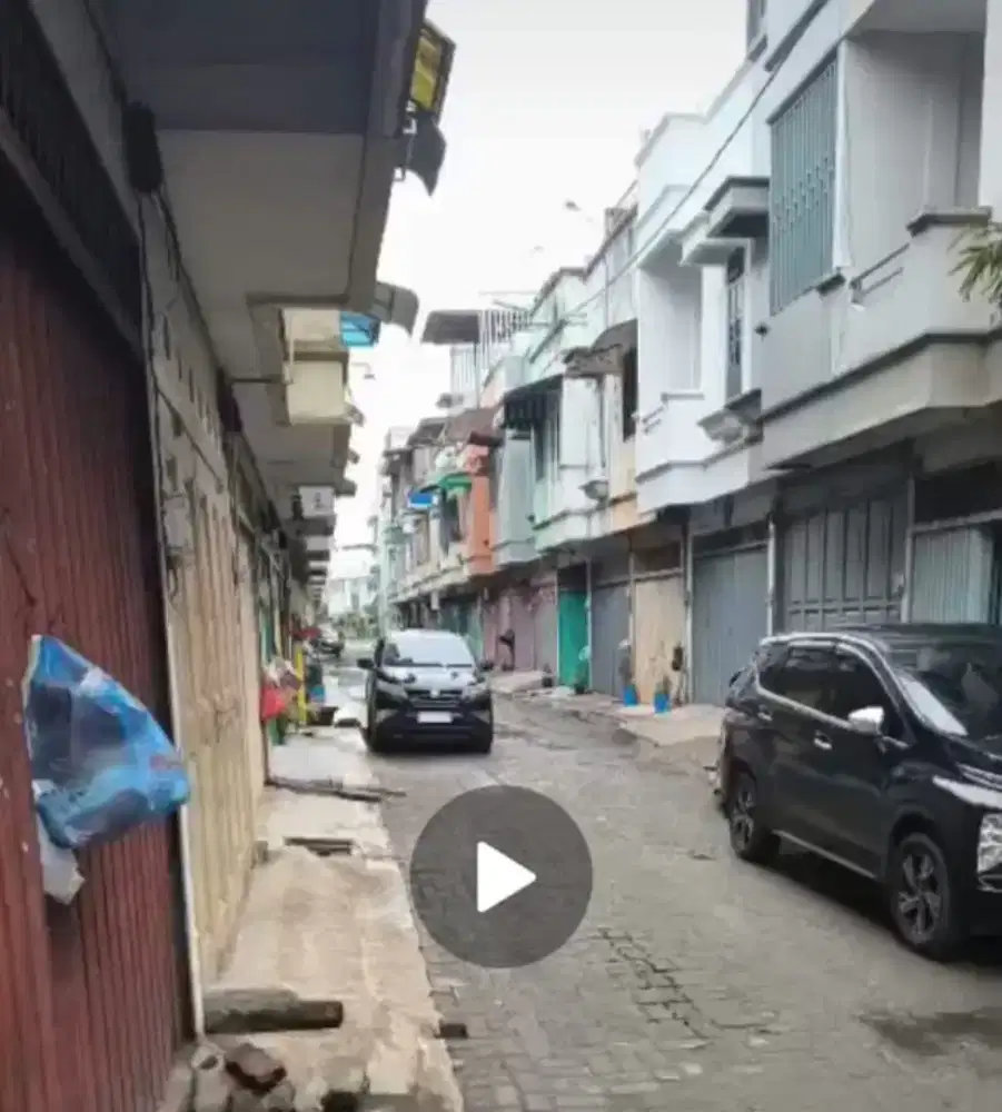 Disewakan Rumah 3 Tingkat Rp.18 juta per tahun