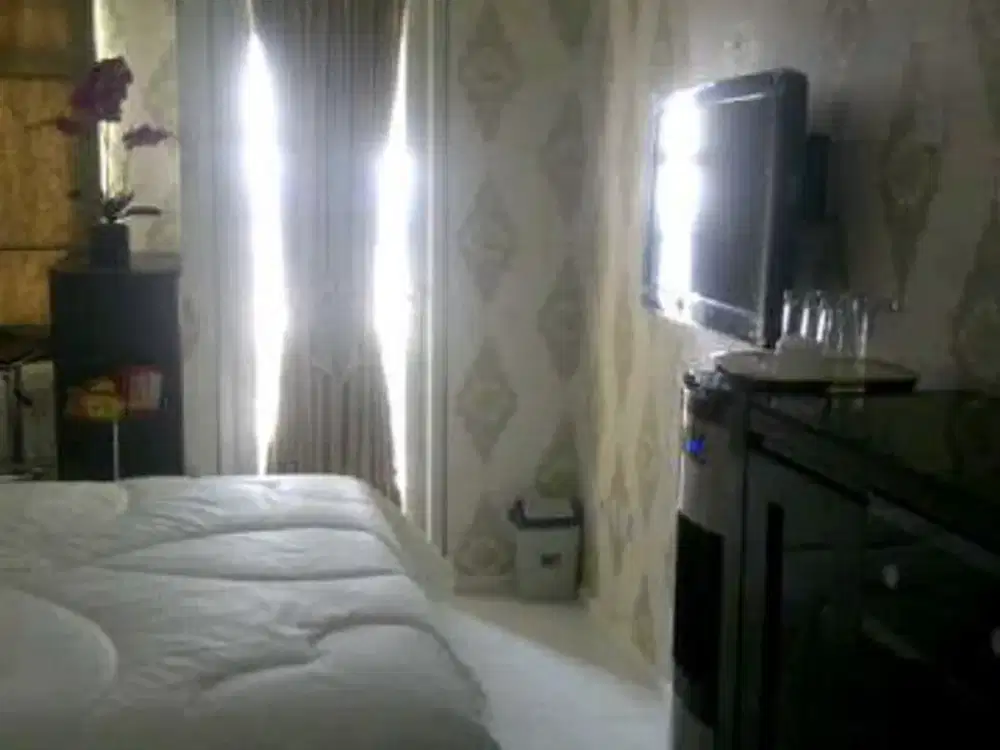 disewa unit apartemen green lake sunter,studio furnished,lantai rendah,Ac dan waterheater