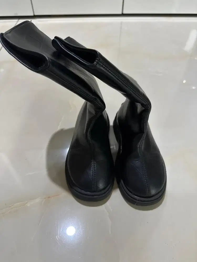 Sepatu boots anak perempuan