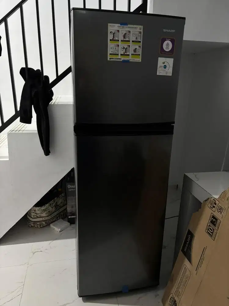 SHARP Kulkas 2pintu Kirei Series SJ-316MNHS