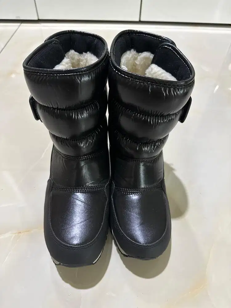 Sepatu boots winter musim dingin