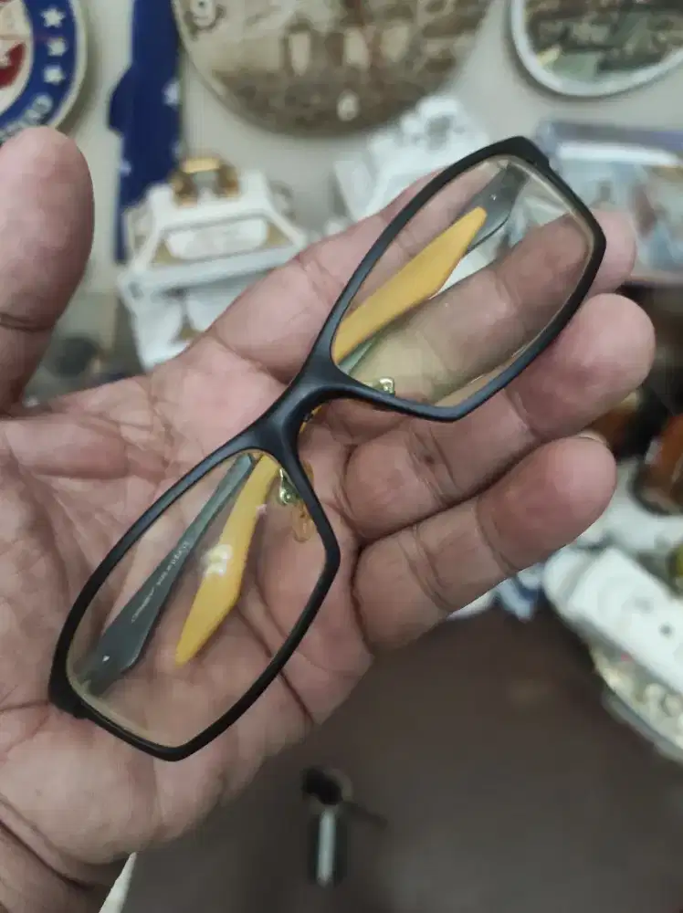 Kacamata baca merk Oakley Made in USA original type live strong mulus