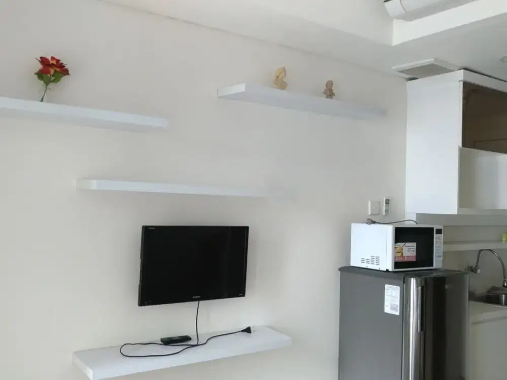 disewa unit apartemen green lake sunter,studio furnished,lantai tengah,Ac dan waterheater,12 juta/3bulan