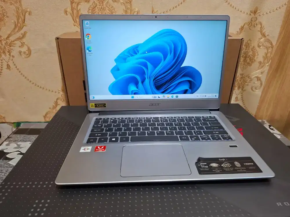 Laptop Acer  Swift SF314-41 -Amd Athlon 300U -SSD 256GB -4GB -MULUS