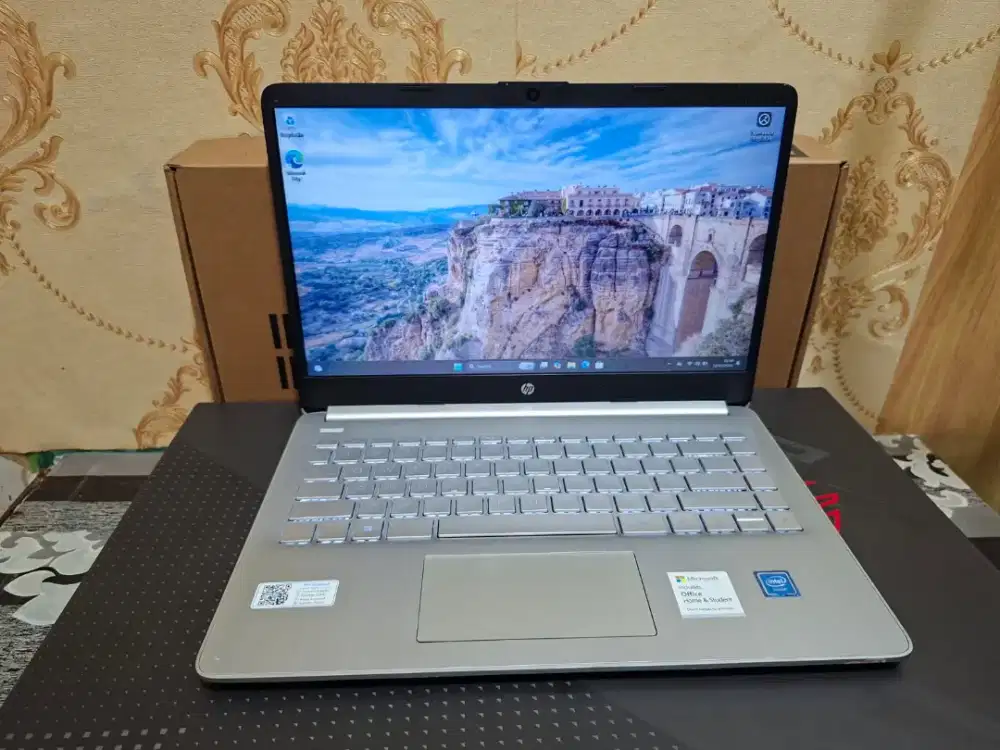 Laptop Hp 14s-dq0xxx - Intel Celeron N4120 -4GB -SSD 256GB -Like New