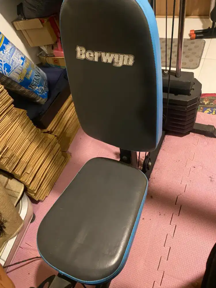 Alat olah raga merek Berwyn