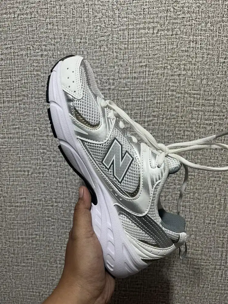 NEW BALANCE 530 tanpa box 24,5cm