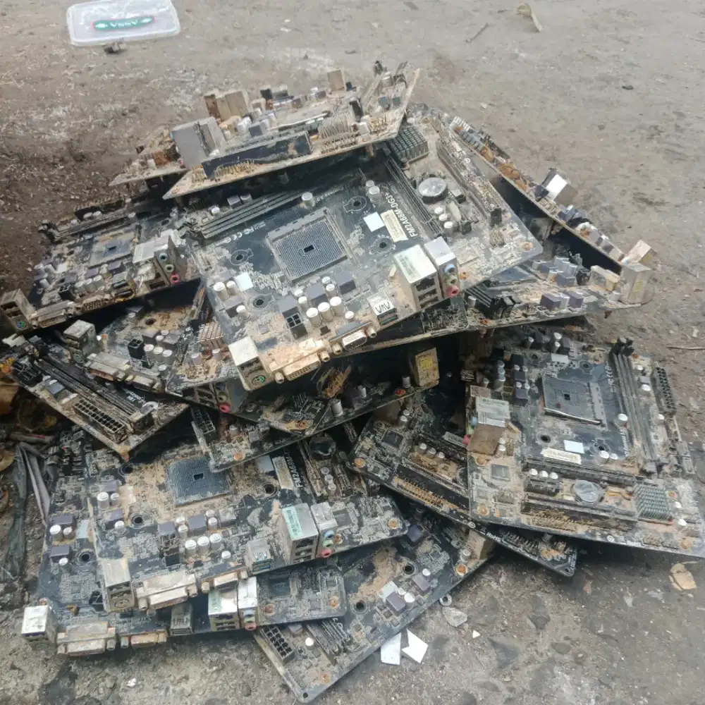 Saya menampung limbah komputer rusak gan