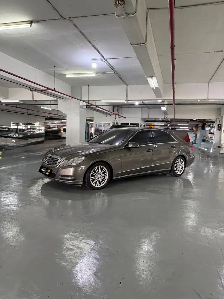 Mercedes-Benz E300 Elegance 2011