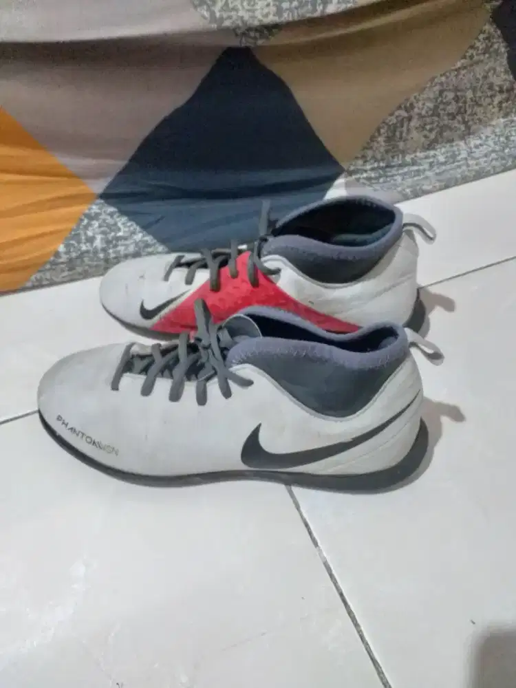 SEPATU NIKE Phantom