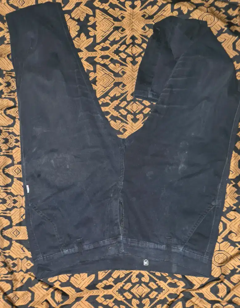Celana Chino Hitam (minus)