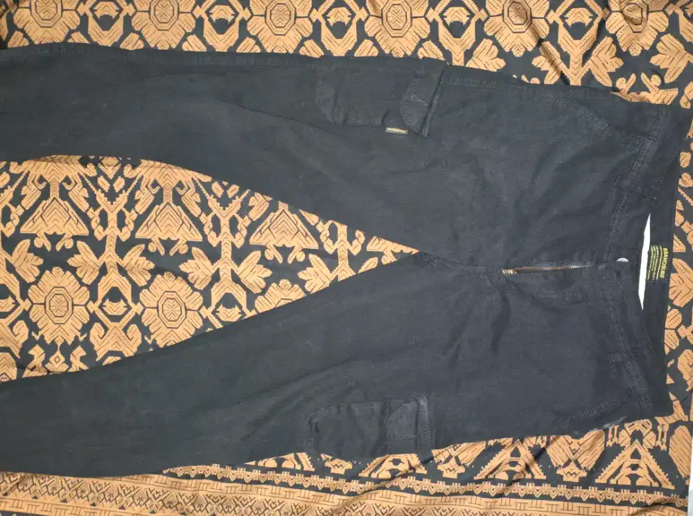Celana Kargo Hitam (minus)