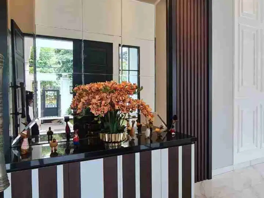 Di Jual Cepat Rumah Brandnew di 
Cilandak Model American Classic