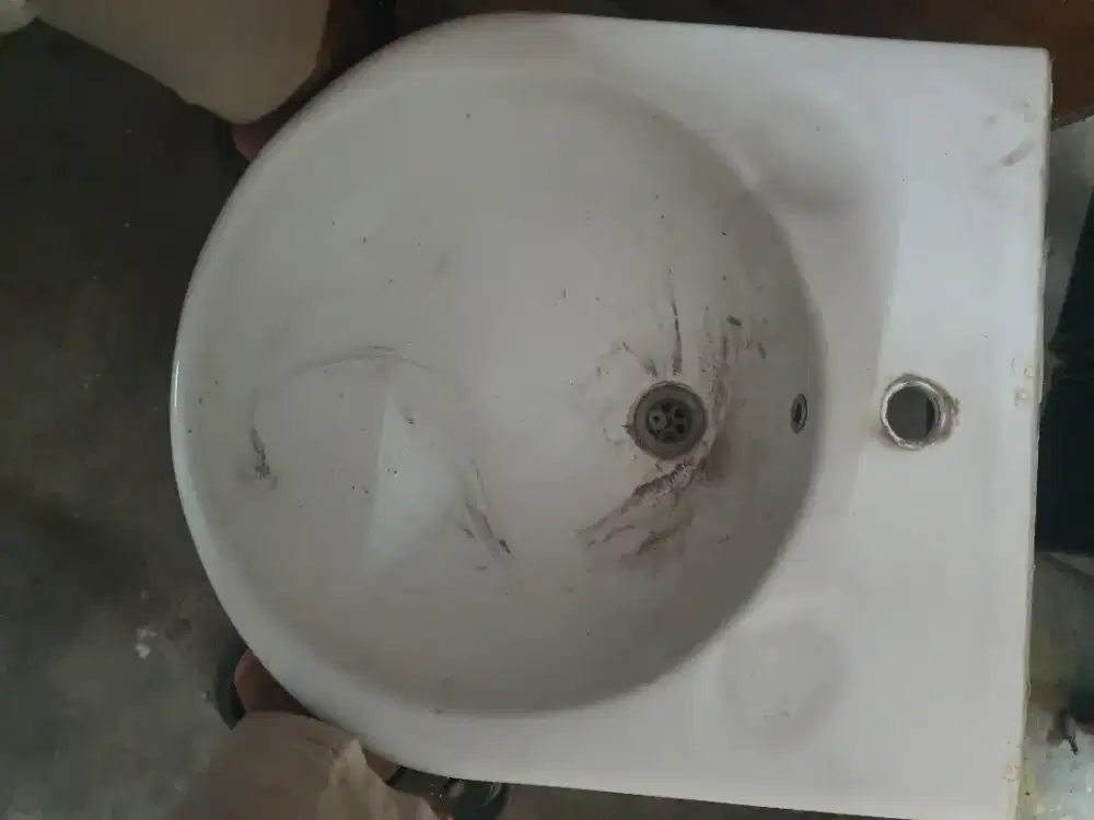 Wastafel merk TOTO seri LW830CK